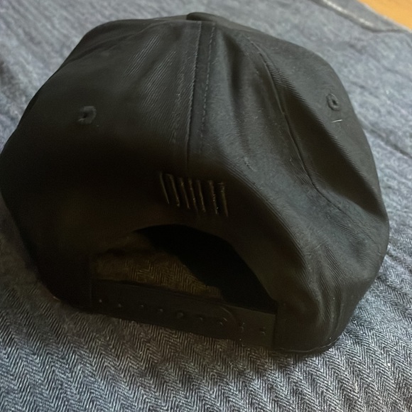 The label , Celtics hat snap back - Picture 4 of 5